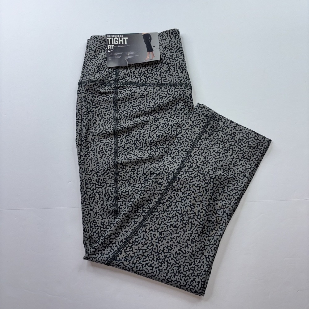 NWT Nike Legend 2.0 Tight Fit 20" Capri Leggings Size M Black White Athletic $65